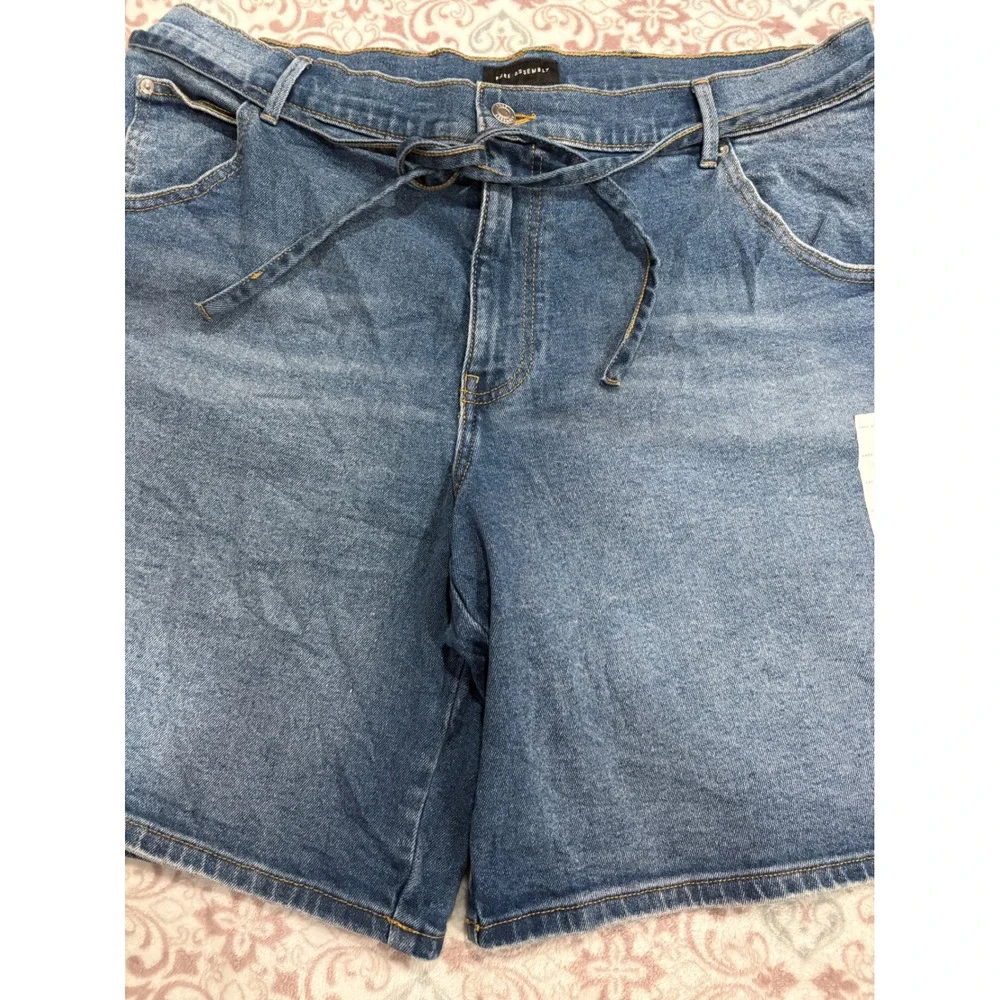 Free Assembly Womens Size 16 Denim Shorts Blue Tie Waist High Rise NWT - Picture 3 of 12